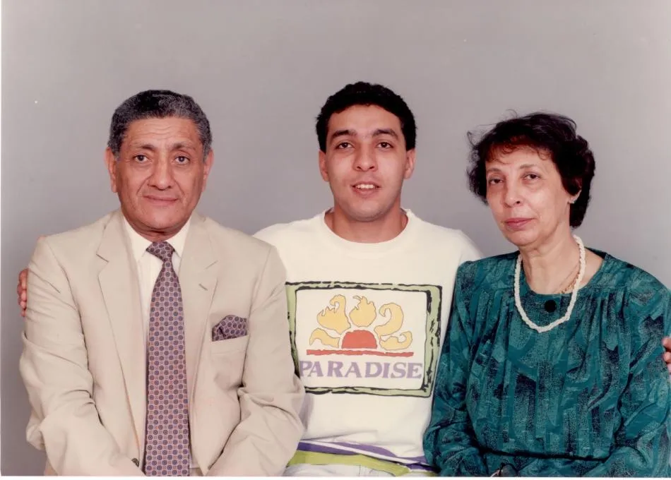 عبد التواب يوسف ونتيلة راشد مع ابنهما عصام